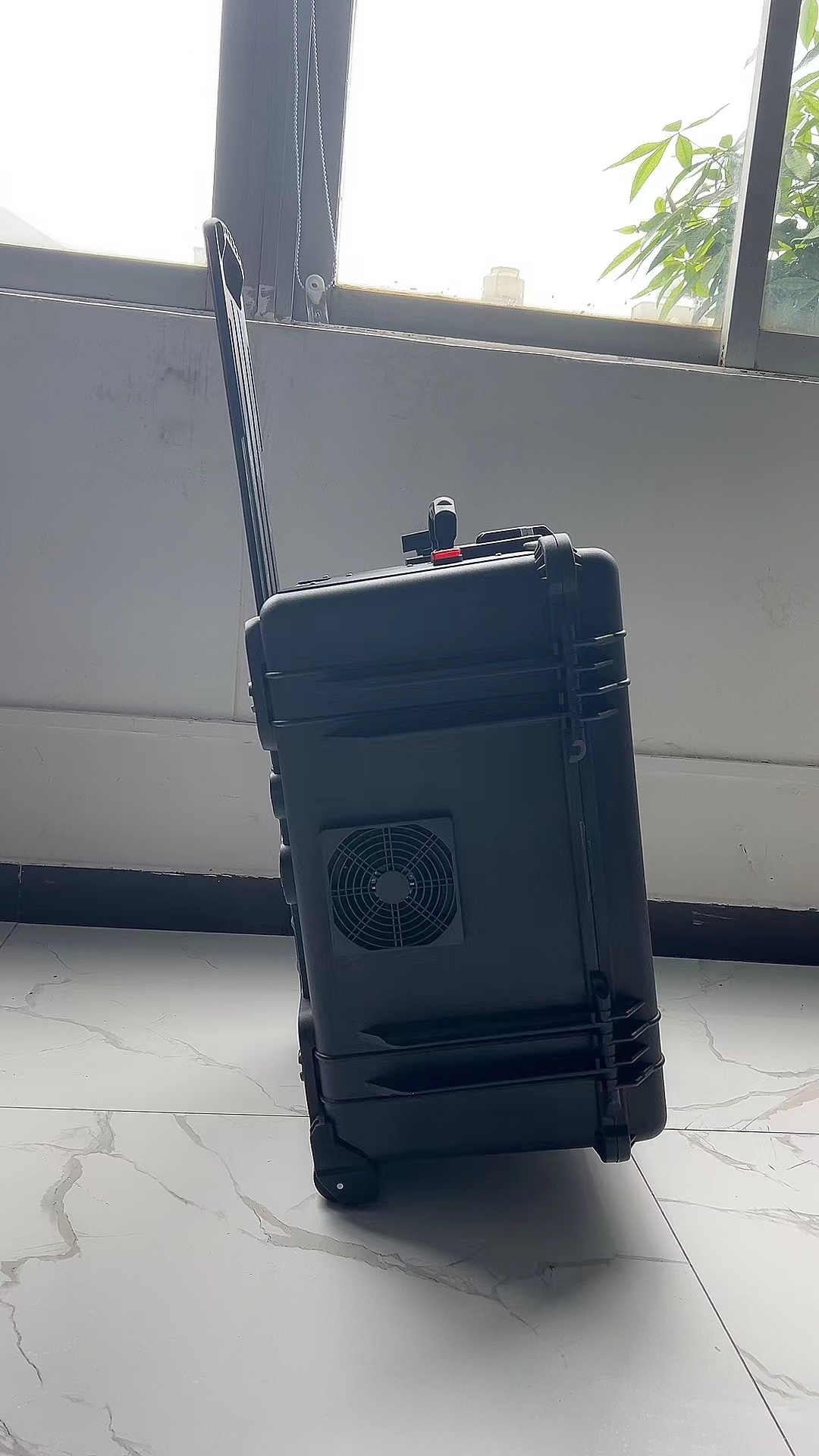 平鲁手拉箱型移动通信干扰器